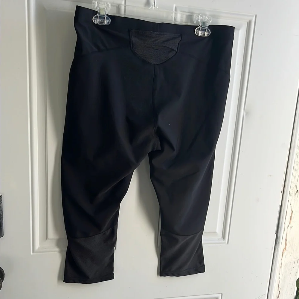 Nike Black Leggings compression capris size large